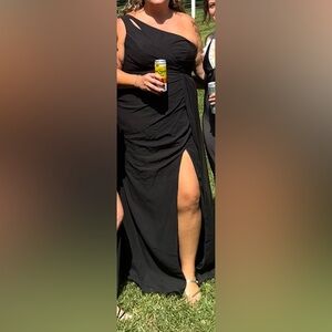 Elegant Black Dress with Side Slit